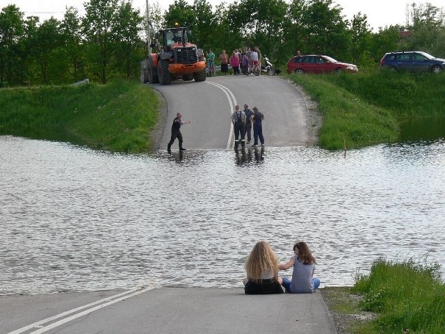 Droga dojazdowa do mostu łączącego Orliska z Gorzycami nadal jest nieprzejezdna.