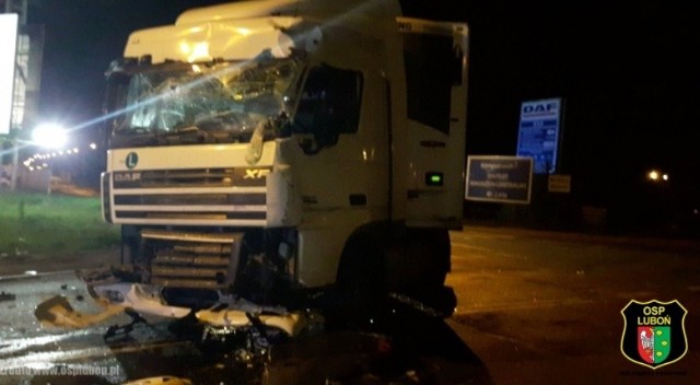 Komorniki: Autobus z pracownikami zderzył się z ciężarówką