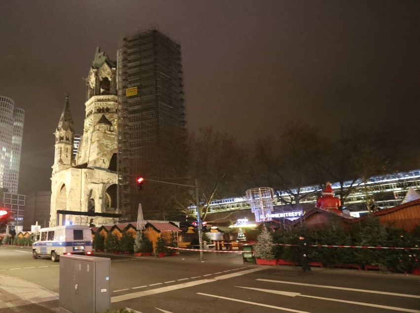 Zamach w Berlinie na jarmarku świątecznym na...