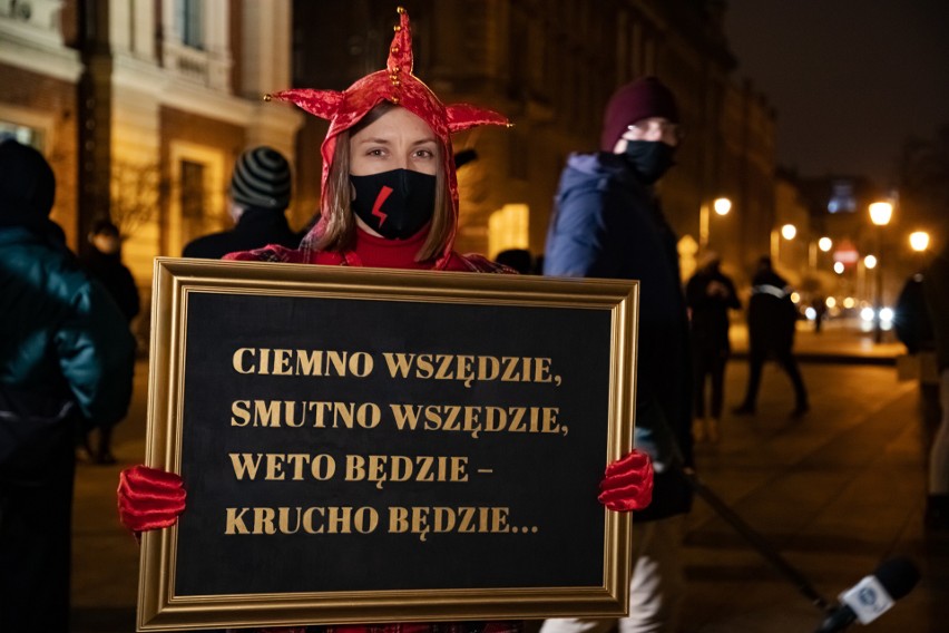 Kolejny protest w Krakowie. Teraz demonstruje młodzież, organizacje ekologiczne i Strajk Kobiet