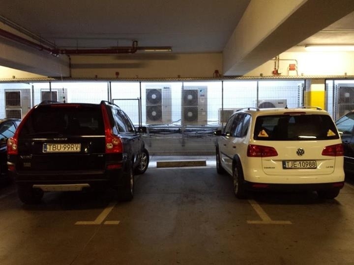 Kraków: "mistrzowie parkowania" w galeriach handlowych [ZDJĘCIA]