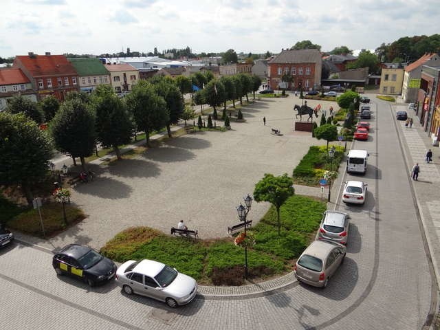 Centralnym punktem Gniewkowa jest piękny Rynek z pomnikiem księcia Władysława Białego