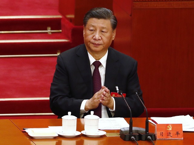 Xi jasno dał do zrozumienia, że jego nadrzędnym celem jest przywrócenie Chin na pozycję globalnego mocarstwa, równorzędnego z USA, która jego zdaniem im się należy. W efekcie uznał, że konfrontacja z Zachodem jest coraz bardziej prawdopodobna – podał „WSJ”, powołując się na osoby zaznajomione z opiniami przewodniczącego.