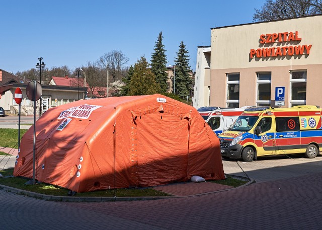 Podwyżki dla pielęgniarek, ratowników, opiekunek, lekarzy windują budżet szpitala w Przysusze.