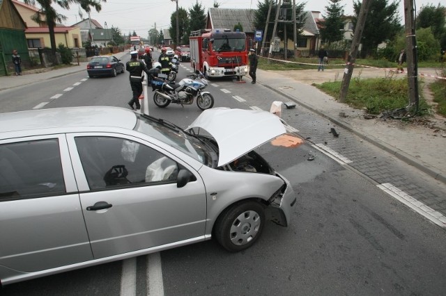 W środę po godzinie 13 na kieleckiej ulicy Malików skoda fabia uderzyła w słup.