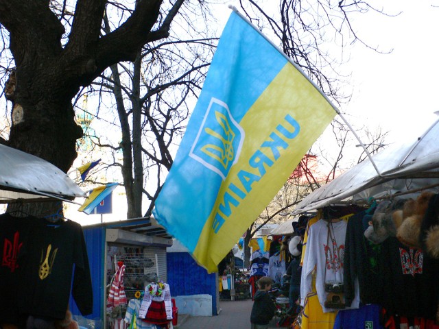 Ukrainizacja i żółto-niebieskie barwy nie zastąpią gruntownych reform na Ukrainie. A na te się nie zanosi...
