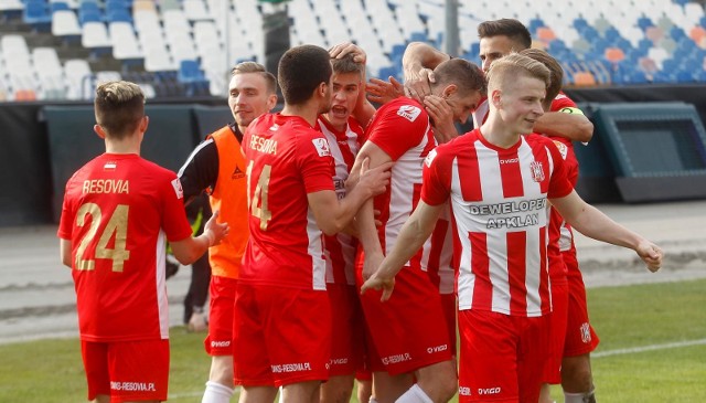 13.04.2019 rzeszow apklan resovia rzeszow radomiak radom 1:0 ii liga fot krzysztof kapica