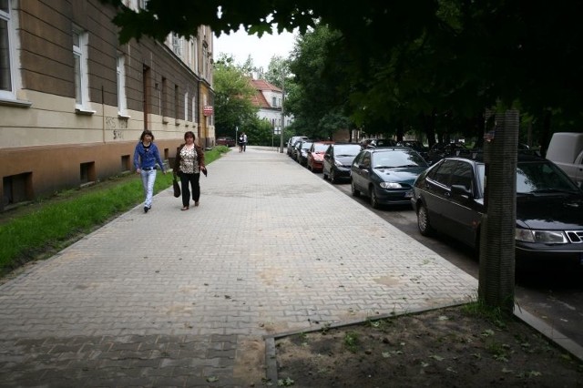 Przy tym chodniku na ulicy Planty będą wkrótce stawać autobusy linii podmiejskich.