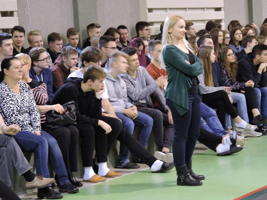 Ostrołęka. Erasmus+ w Zespole Szkół nr 5: Polacy i obcokrajowcy, młodsi i starsi wymieniają się doświadczeniami