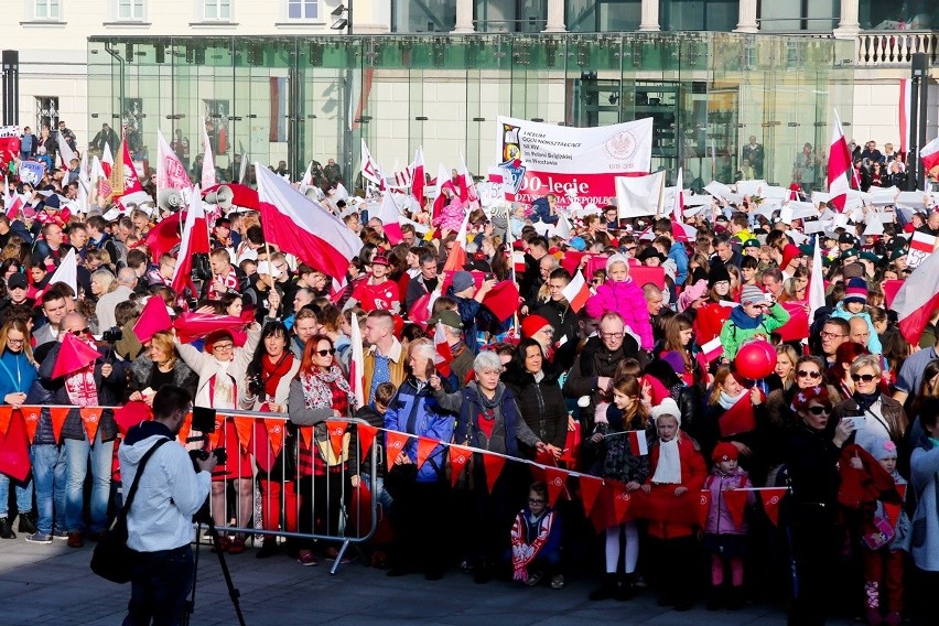 Radosna Parada Niepodległości przeszła przez Wrocław [ZDJĘCIA]