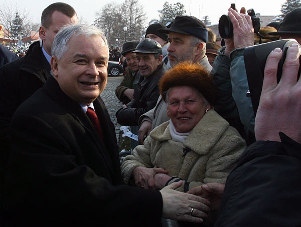 Prezydent Kaczynski w Debicy...