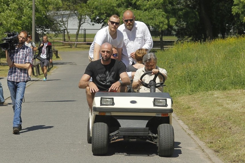 Tak dzisiaj mieszka Marcin Gortat ZDJĘCIA. Urodzony w Łodzi sportowiec ma wspaniałą posiadłość 17.05.2024