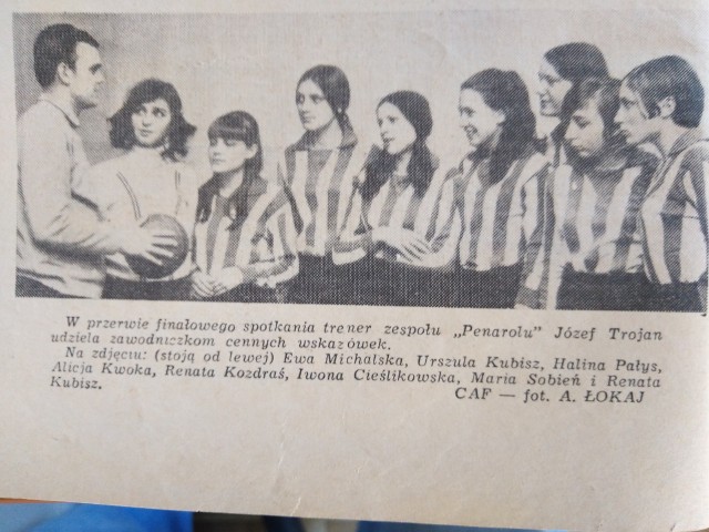 Pierwszy w Polsce halowy turniej piłki nożnej kobiet odbył się w 1970 r. Wygrała drużyna Penarolu, oparta na lekkoatletkach Resovii 