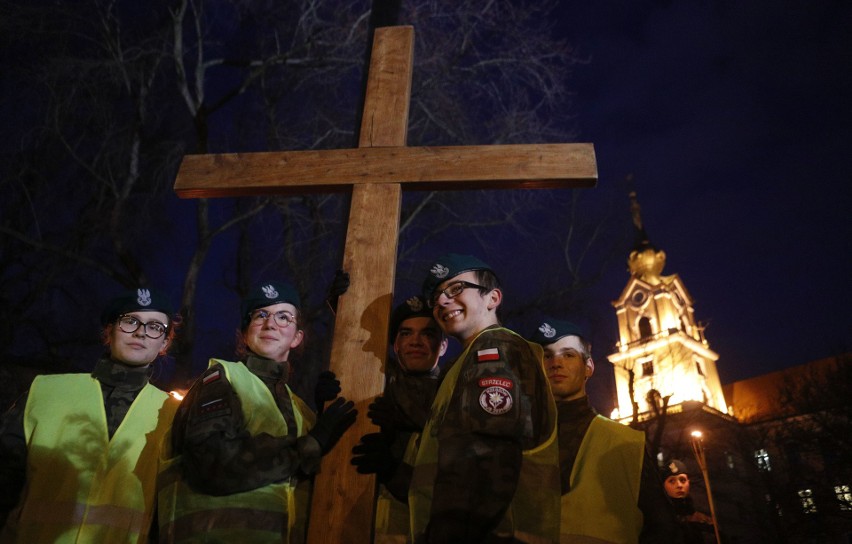 Droga Krzyżowa, która w piątek wieczorem przeszła ulicami...