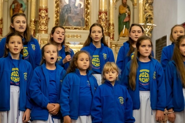 Schola "Boże Echo" podczas 2. Bolmińskiego Festiwalu Pieśni Maryjnej – "Totus Tuus na górce" w 2019 roku. Grupa zdobyła Grand Prix festiwalu