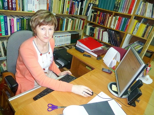 Aktualizowaniem strony zajmuje się Grażyna Błaszkiewicz, kierownik książnicy.
