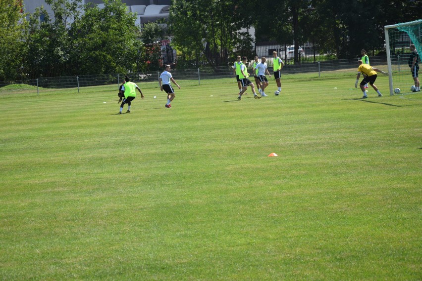 Piątkowy trening pierwszoligowych piłkarzy Radomiaka Radom na bocznym boisku przy ulicy Struga 63 [ZDJĘCIA]