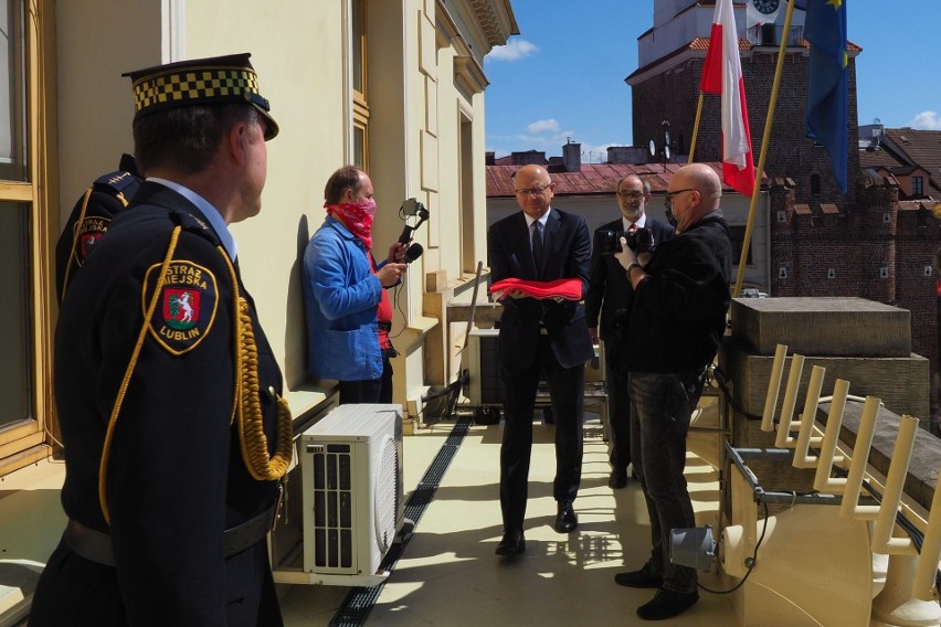 Dzień Flagi w Lublinie. Biało-Czerwoną wciągnięto na maszt ratusza