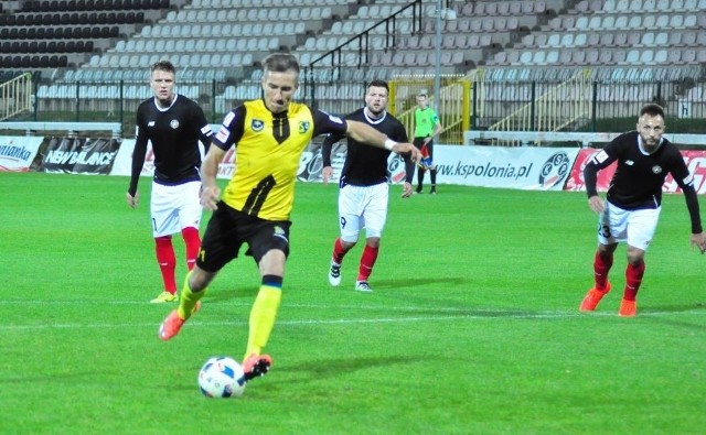 Daniel Koczon swój udany występ w Warszawie podkreślił zdobyciem gola z rzutu karnego.