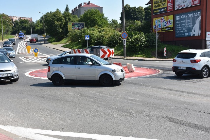 Czy nowe rondo w Starachowicach spełni swoje zadanie? Na razie kierowcy nie są zadowoleni