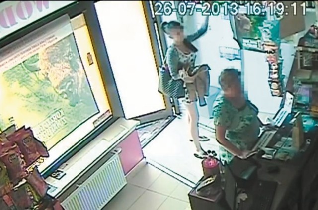 Czy to skuteczny bat na złodziei? Filmik pokazujący kradzież butelki napoju przez młodą kobietę obejrzało wielu łomżyniaków. Właściciel sklepu litościwie zamazał jej twarz. Ale powód do wstydu jest.