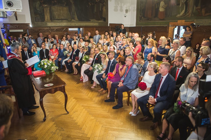 W sobotę (25.08) prezydent Słupska Robert Biedroń udzielił...