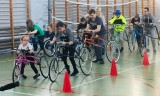 Niepełnosprawni sportowcy trenują RaceRunning w Złotowie. Obóz sportowy odbywa się w ośrodku rehabilitacyjnym Zabajka 2