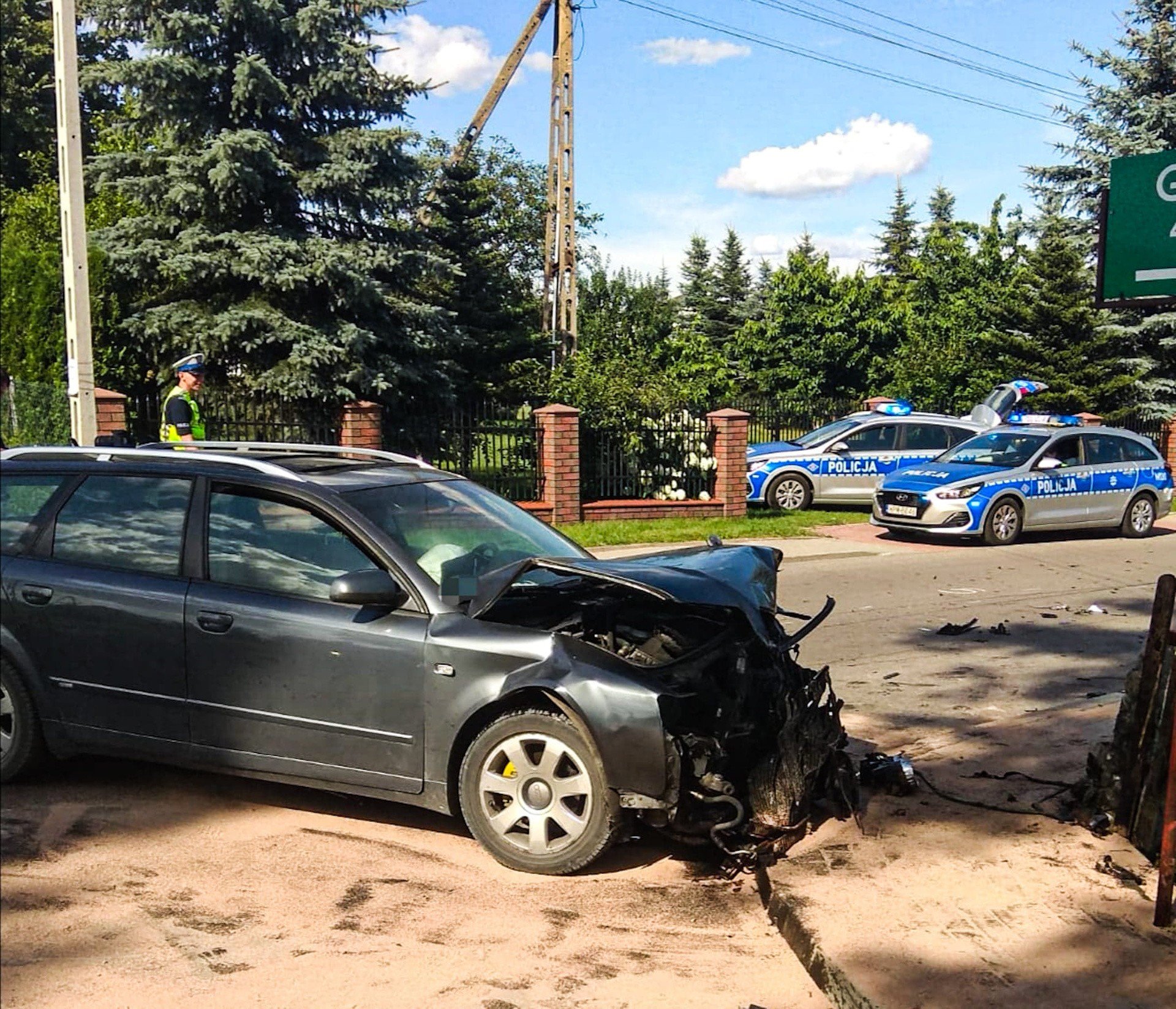 Gniła. Groźny wypadek. Audi wjechało w osoby na chodniku