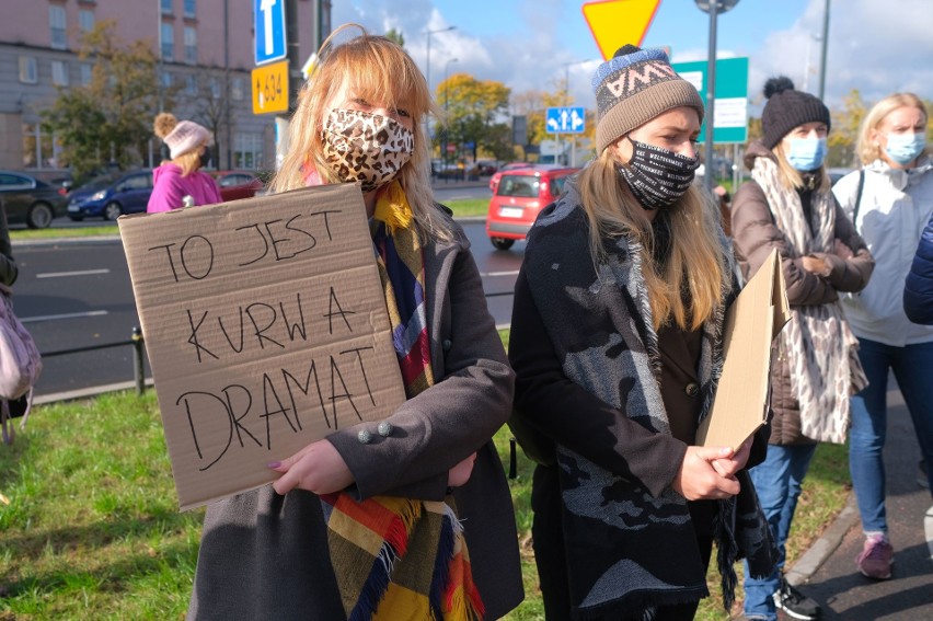 Warszawiacy protestują przeciwko decyzji TK ws. aborcji