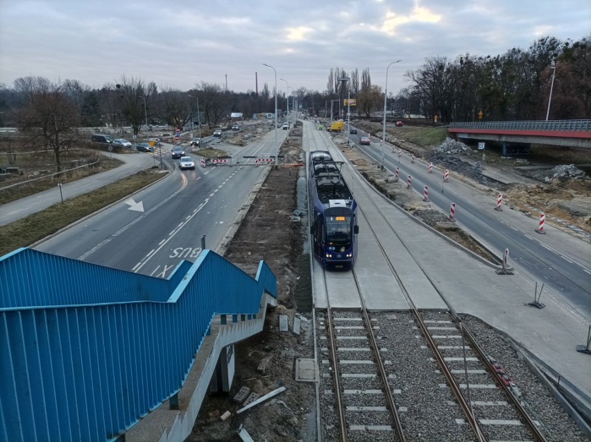 Tramwaje linii 3 i 5 wróciły na swoje trasy po blisko...