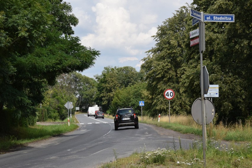 Ul. Częstochowska, czyli wylotowa droga wojewódzka nr 494 w...