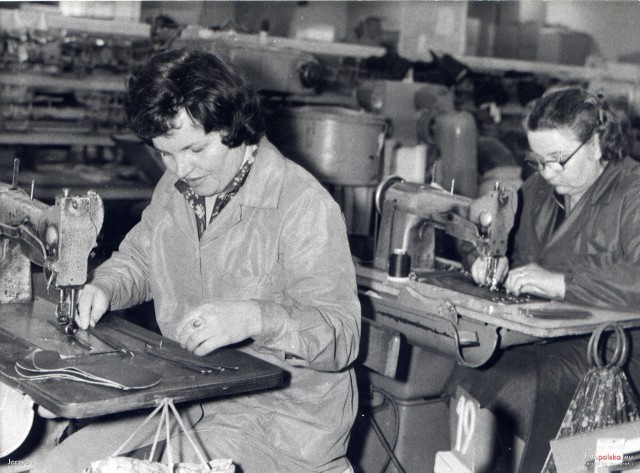 Rok 1966, Hala Radoskór, Wydział Modelarni (produkcja wzorów obuwia). Zobaczcie zdjęcia na kolejnych slajdach.