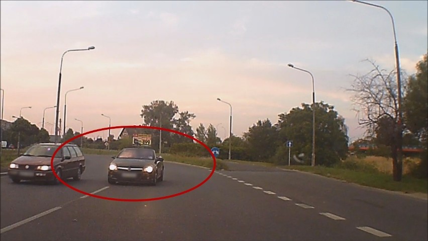 Opolski pirat. Co kierowcy BMW wyprawiają na opolskich drogach. Niebezpieczne manewry wyprzedzania [WIDEO Z REJESTRATORÓW]