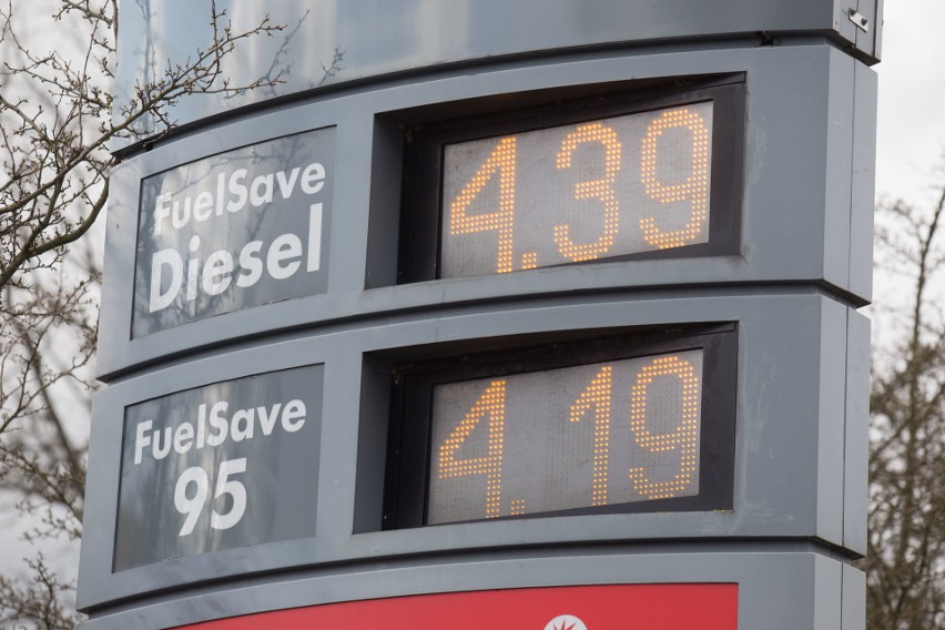 Benzyna Słupsku w cenie poniżej 4 złotych za litr (zdjęcia)