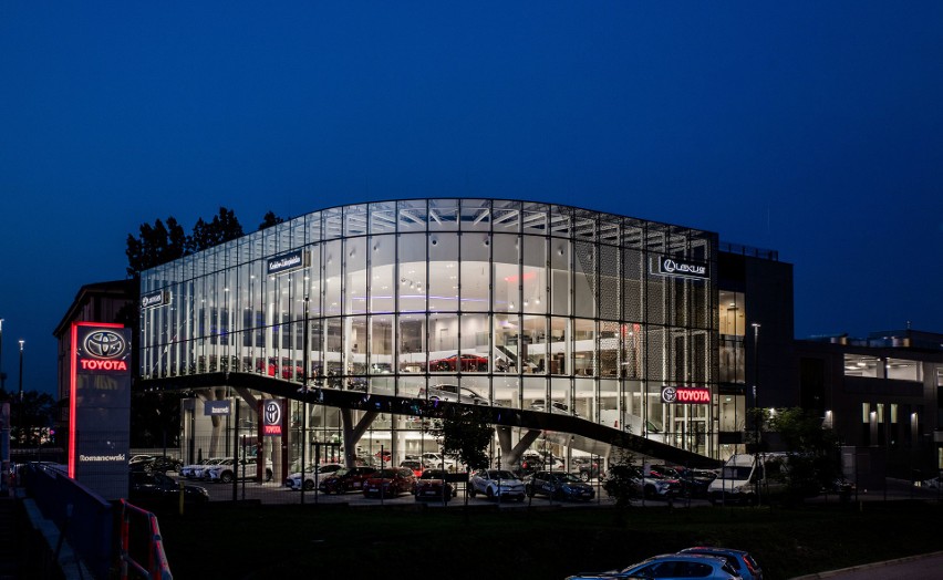 Największy europejski salon Toyoty i Lexusa znajduje się w Krakowie. Oto, jak wygląda luksusowy salon przyszłości! 