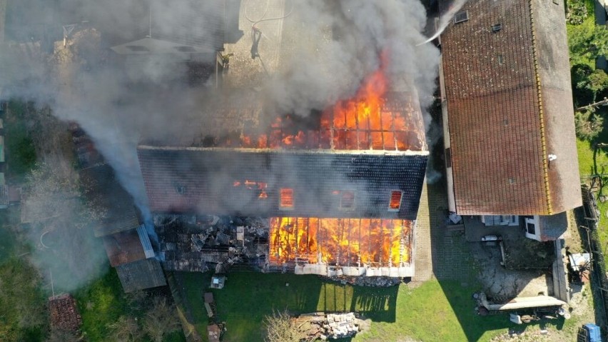 Dom udało się uratować, ale spalona została stodoła wraz z...