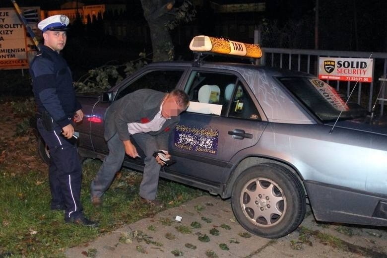 Wrocław: Wypadek taxi i autobusu MPK. Taksówkarz był pijany [ZDJĘCIA]