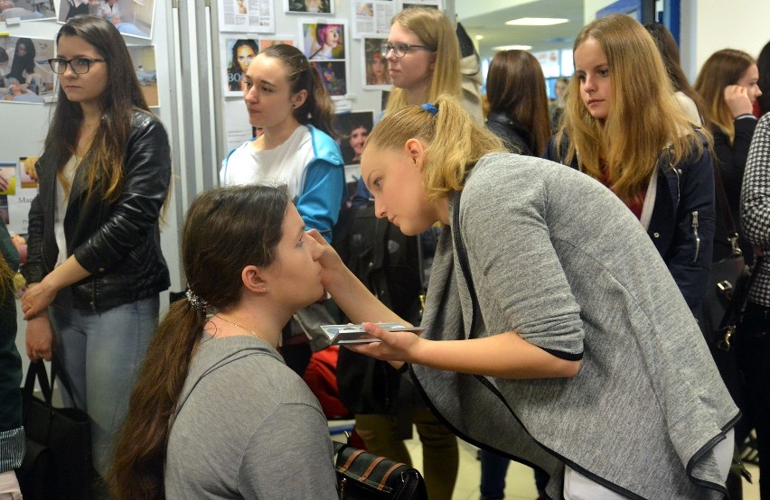 Dni Otwarte w Uniwersytecie Medycznym przyciągnęły tłumy maturzystów [FOTO]