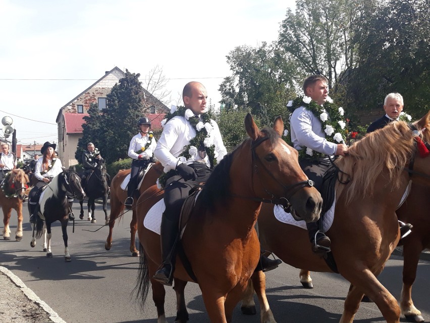 Procesja konna w Ostropie odbyła się we wrześniu....