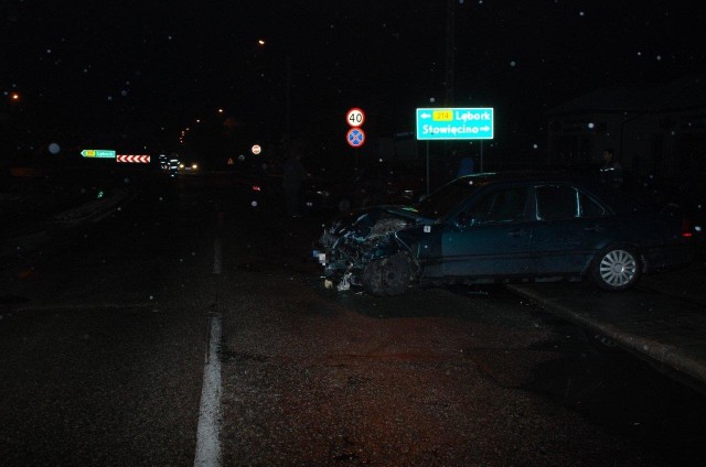 Dwa samochody - Ford Escort i Mercedes zderzyły się w Nowej Wsi Lęborskiej.