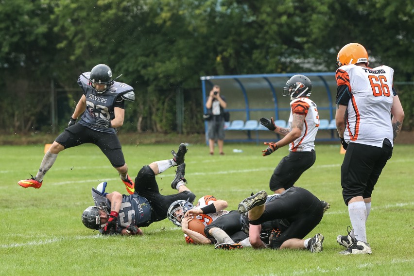 Futbol amerykański: W derbach Małopolski górą Silvers Olkusz [ZDJĘCIA]