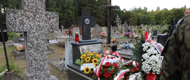 Przed rokiem, w niedzielę (09.08) w Narewce odbyła się uroczystość pogrzebowa śp. Jana Mackiewicza, zamordowanego przed stu laty przez bolszewików sołtysa wsi Masiewo