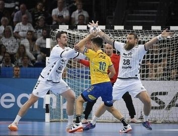 Remis piłkarzy ręcznych PGE VIVE Kielce z THW Kiel! Wyrównał Alex Dujszebajew w ostatniej sekundzie! [ZDJĘCIA]