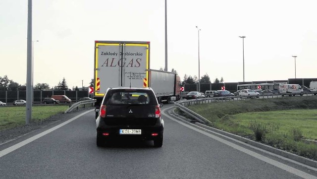 Na te korki ciągnące się m.in. od  węzła w Modlniczce narzekają kierowcy jadący drogą krajową nr 94