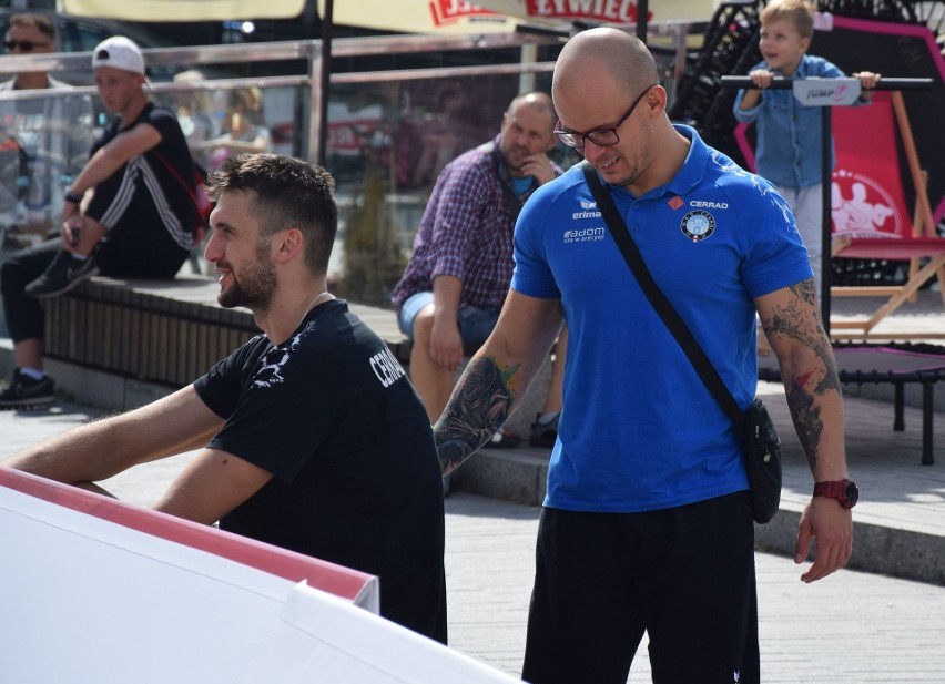 Na początek BeachBall Radom 2018 rozegrano turniej mixtów, w...