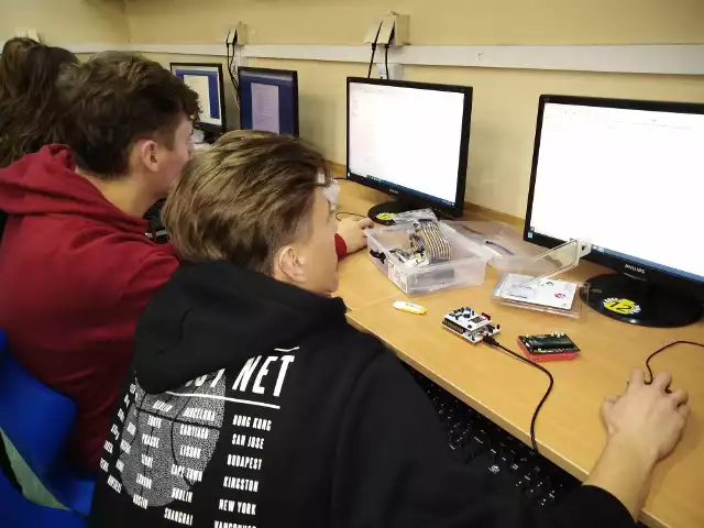 Zajęcia z programowania, robotyki i budowy robotów w IV Liceum Ogólnokształcącym w Kielcach.