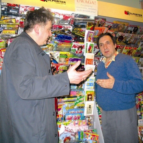 Z takim olbrzymem nie mamy szans - mówią zgodnie Andrzej Dutkowski (z lewej) i Antoni Cydzik. Właściciele sklepów twierdzą, że na powstaniu Tesco stracą wszyscy handlowcy.