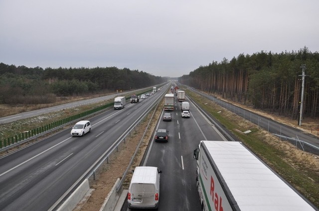 Kierowcy jadący w czwartek drogą S3 muszą się liczyć z korkami za Szczecinem.