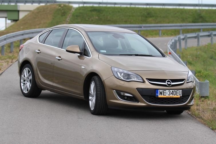 Testujemy: Opel Astra Sedan 1.7 CDTI - kompakt z Gliwic...