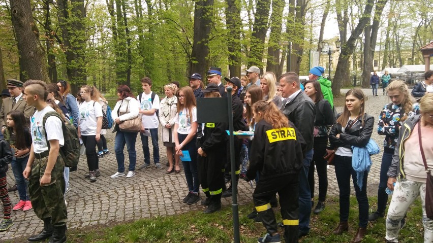 Piknik Po Stronie Natury w Żywcu. Atrakcje na rynku, a w parku sadzenie drzew ZDJĘCIA